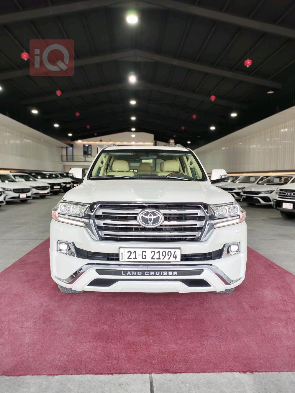 تۆیۆتا لاند کروزەر